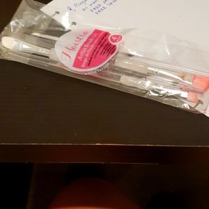 Free maestro artist brush set